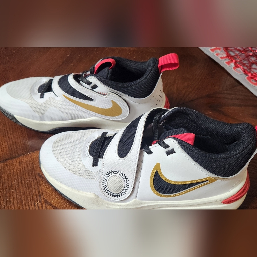 Nike Girls' 6.5 White and Gold Basketball Shoes